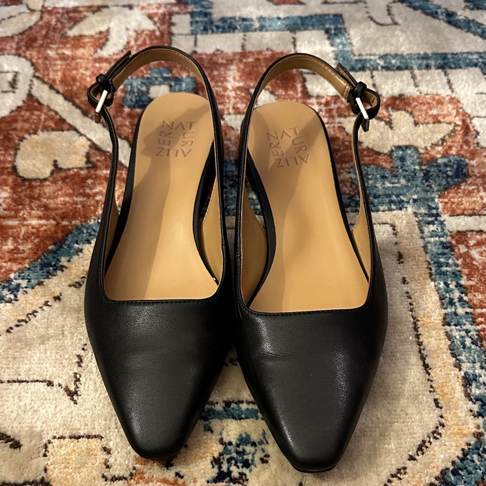 ONLY WORN ONCE LIKE NEW Naturalizer Black Slingback Heels